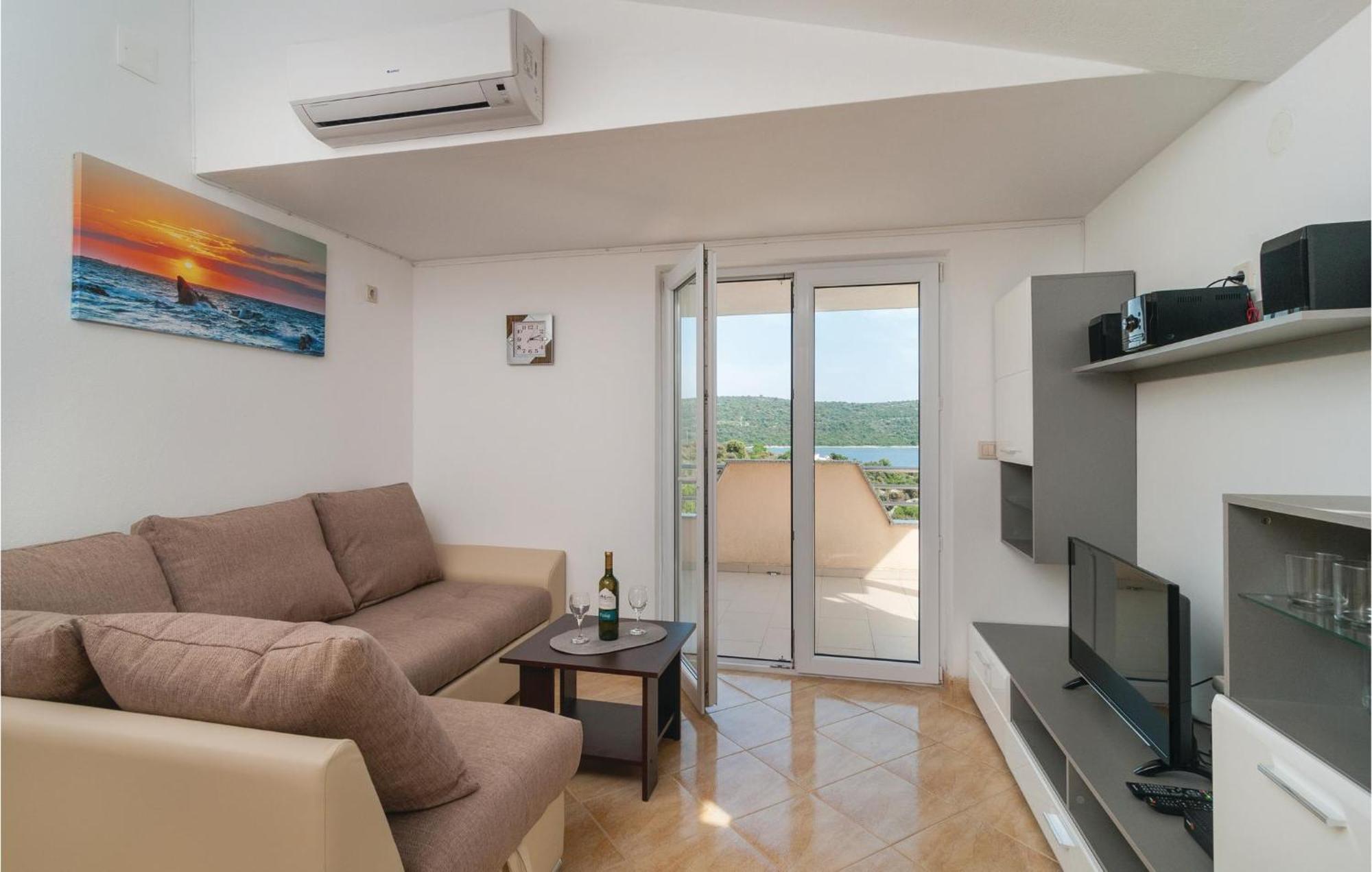 Stunning Apartment In Sevid With Kitchen 外观 照片